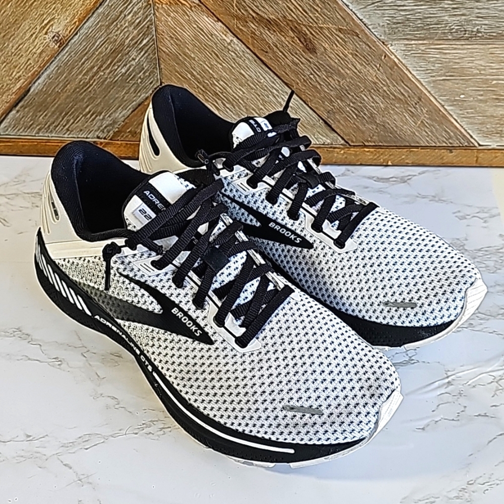 Brooks Adrenaline GTS 22 Running Shoes